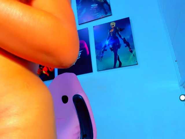 VictoriaLove live cam preview