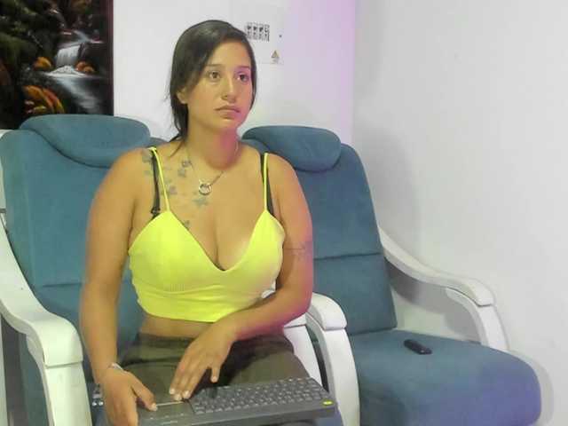 sharoncute1 live cam on BongaCams