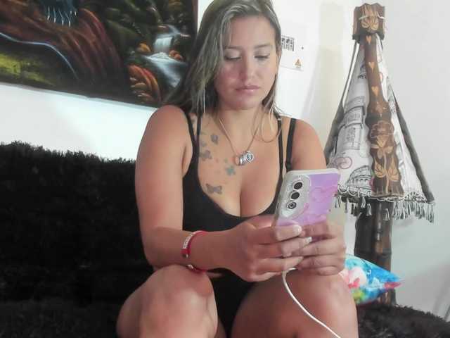 sharoncute1 live cam on BongaCams