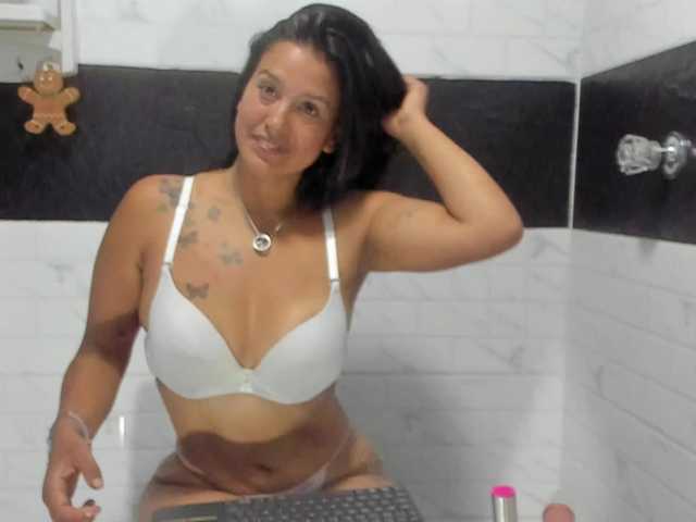 sharoncute1 live cam on BongaCams