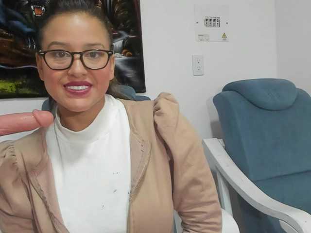 sharoncute1 live cam on BongaCams