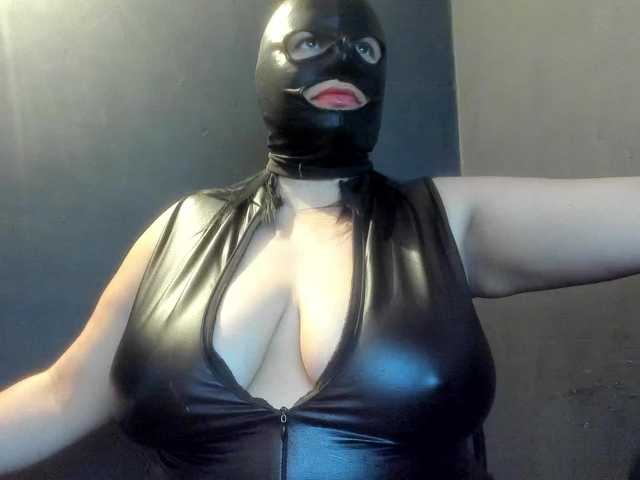 MATURE-ANIKA live cam on BongaCams