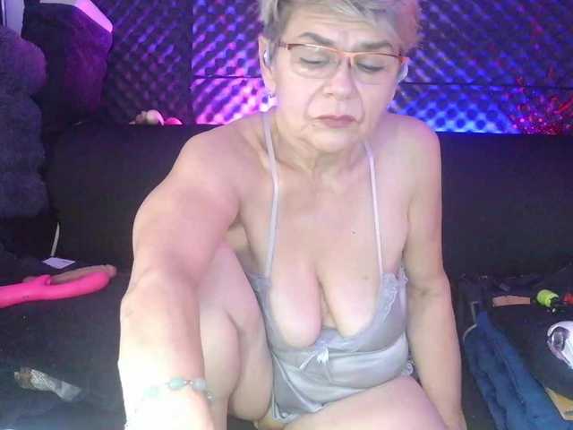 le modèle Fantasyca est en webcam porno dans un show sur le site bongacams, il possède les tags suivants: White/Caucasian,Blonde,Shaved