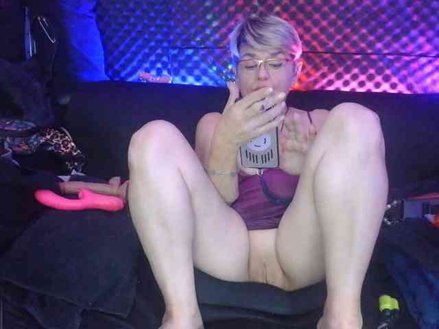Fantasyca live female cam on bongacams