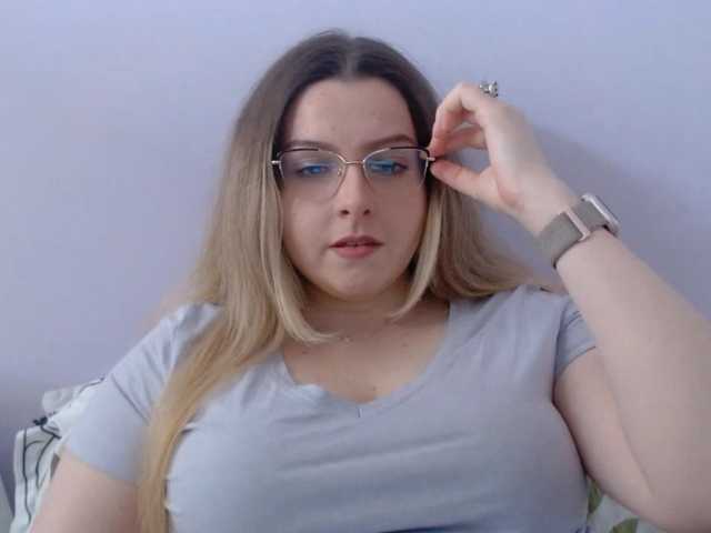BritneyBlond's BongaCams show and profile