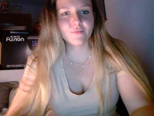 BritneyBlond webcam