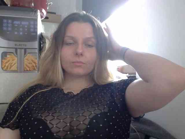 BritneyBlond webcam