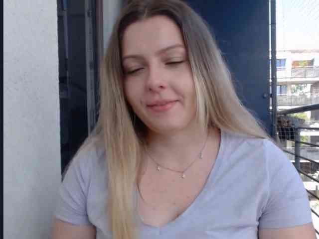 BritneyBlond webcam