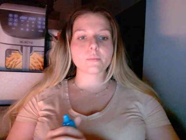 BritneyBlond webcam