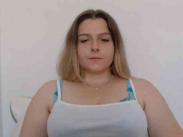 BritneyBlond webcam