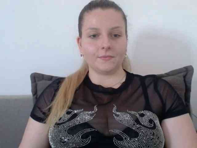 BritneyBlond webcam