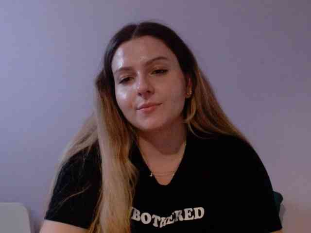 BritneyBlond webcam