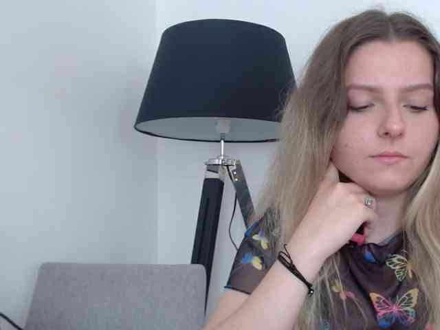 BritneyBlond webcam