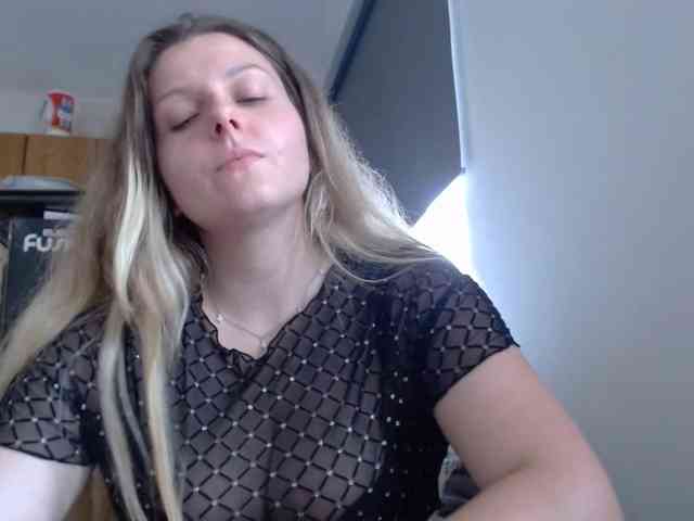 BritneyBlond webcam