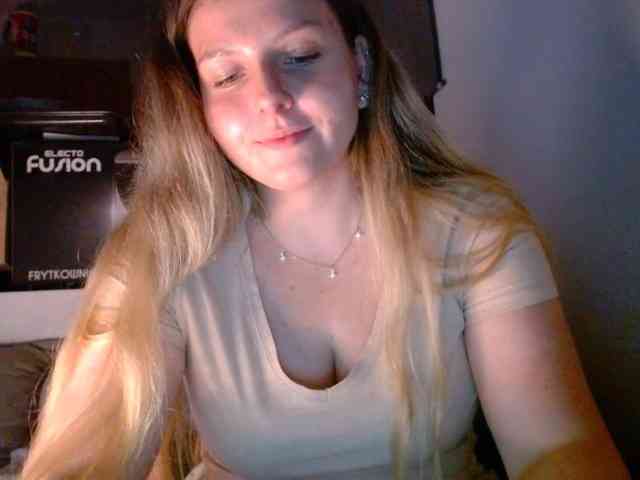 BritneyBlond webcam