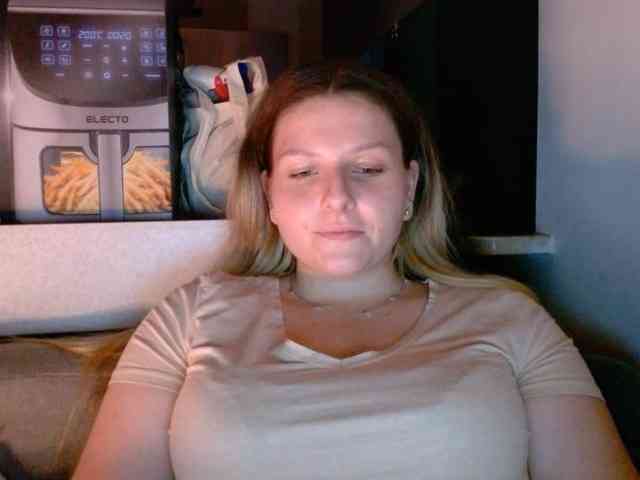 BritneyBlond webcam