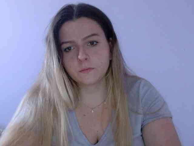 BritneyBlond webcam