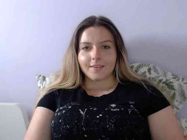 BritneyBlond webcam
