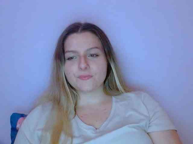 BritneyBlond webcam