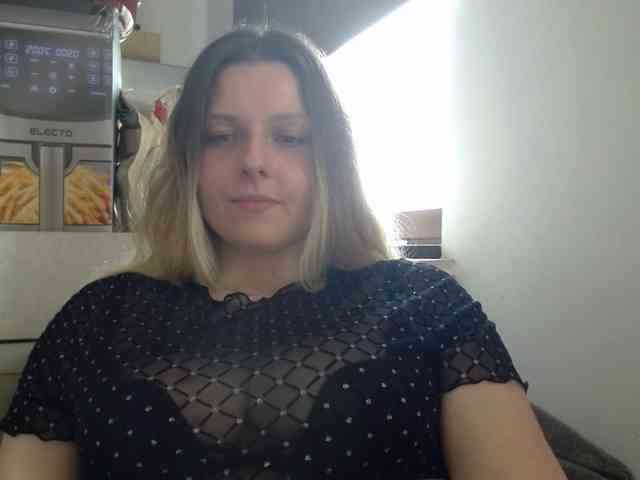 BritneyBlond webcam