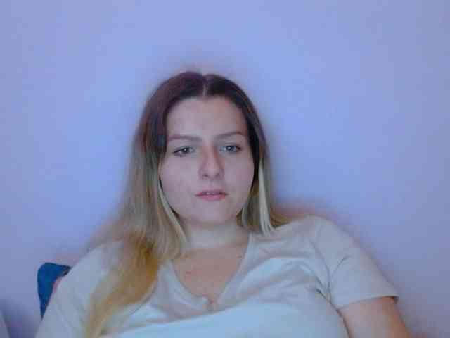 BritneyBlond webcam