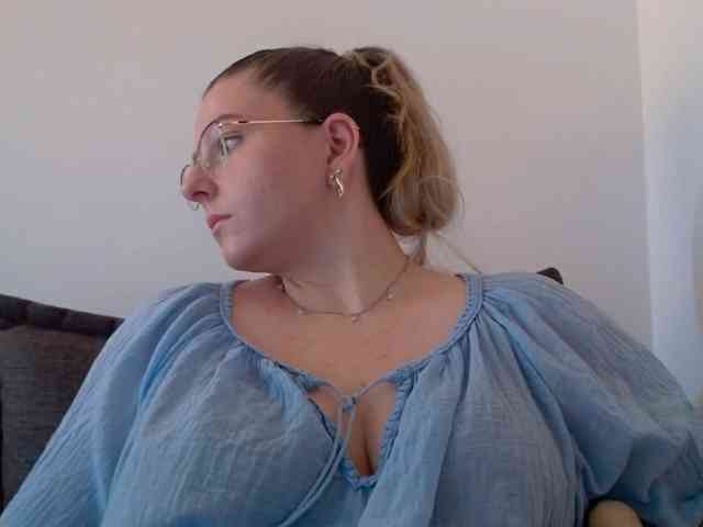 BritneyBlond webcam