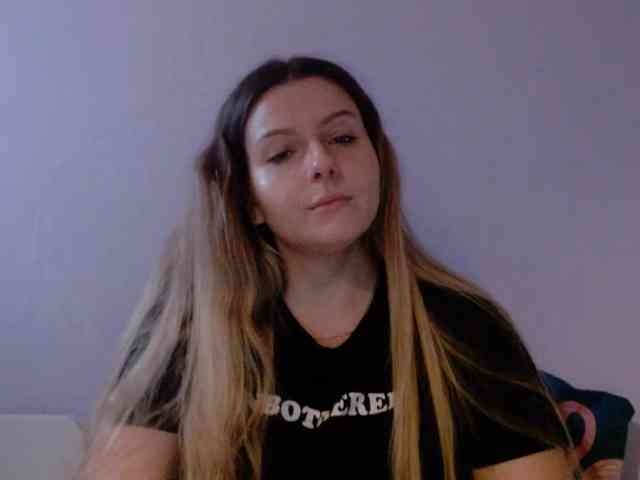 BritneyBlond webcam