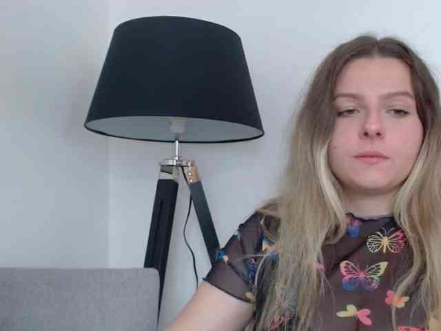 BritneyBlond webcam