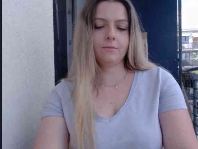 BritneyBlond webcam