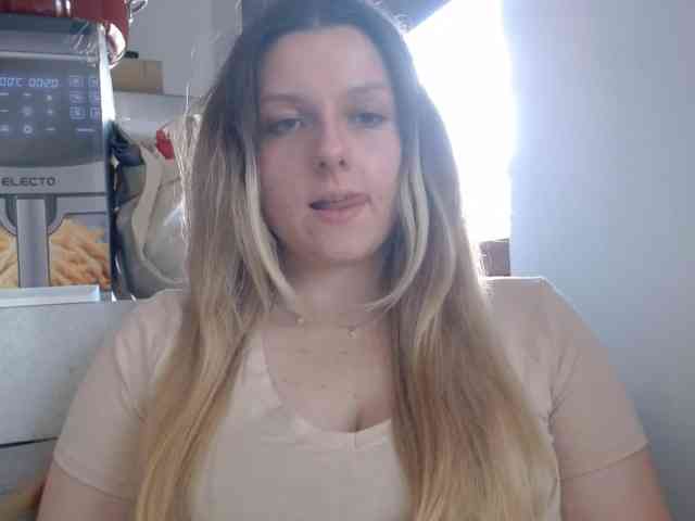 BritneyBlond webcam