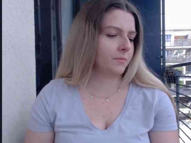 BritneyBlond webcam
