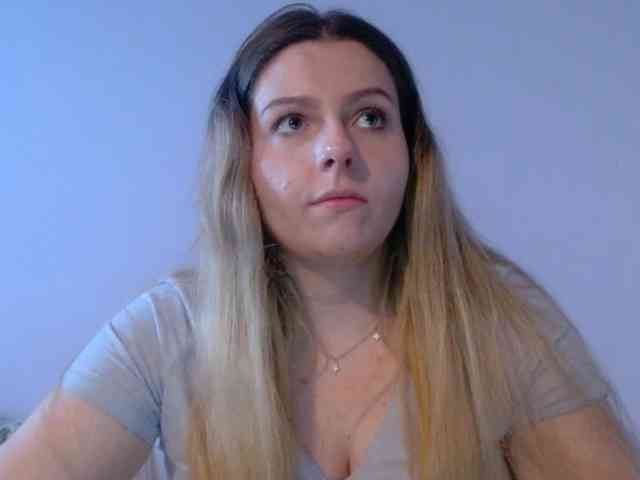 BritneyBlond webcam
