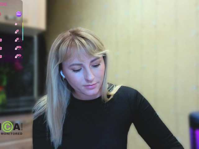 Goood-girl live cam on BongaCams