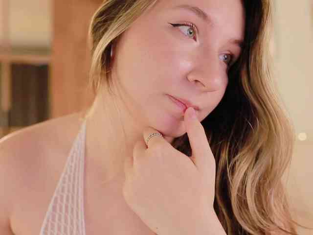 AlytheAmore Live Webcam on BongaCams
