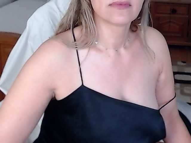 Evamaria2025 live cam on BongaCams
