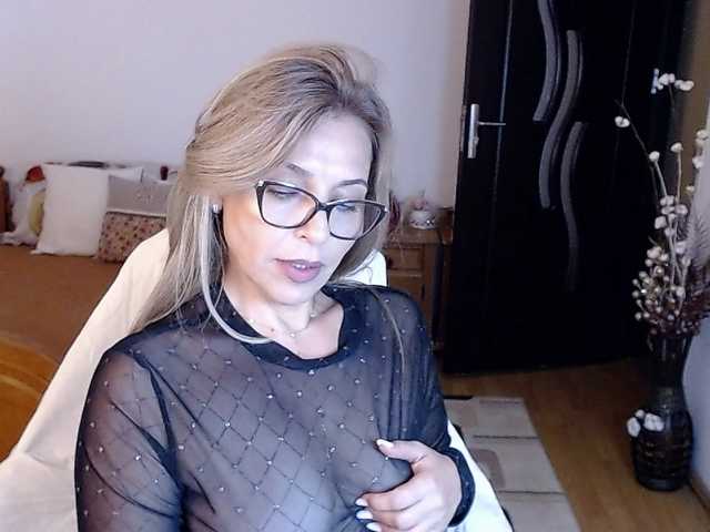 Evamaria2025 live cam on BongaCams