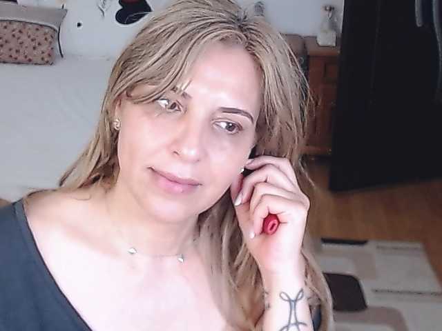 Evamaria2025 live cam on BongaCams