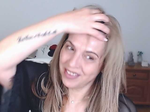 Evamaria2025 live cam on BongaCams
