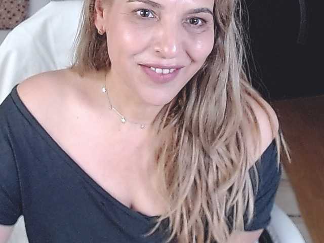 Evamaria2025 live cam on BongaCams