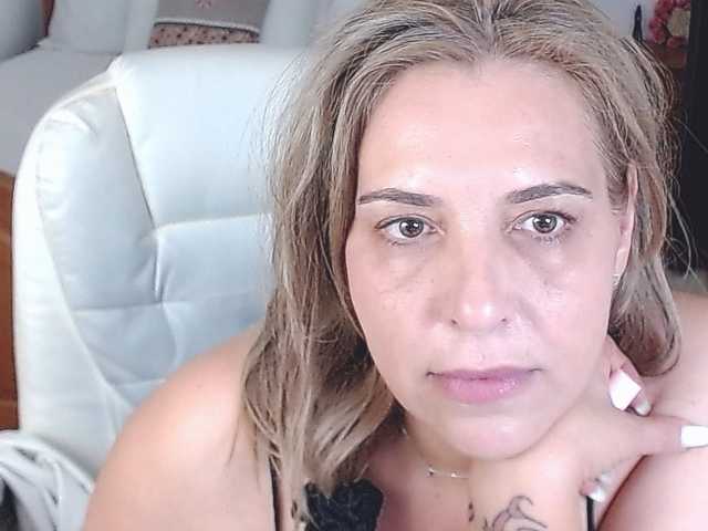 Evamaria2025 live cam on BongaCams