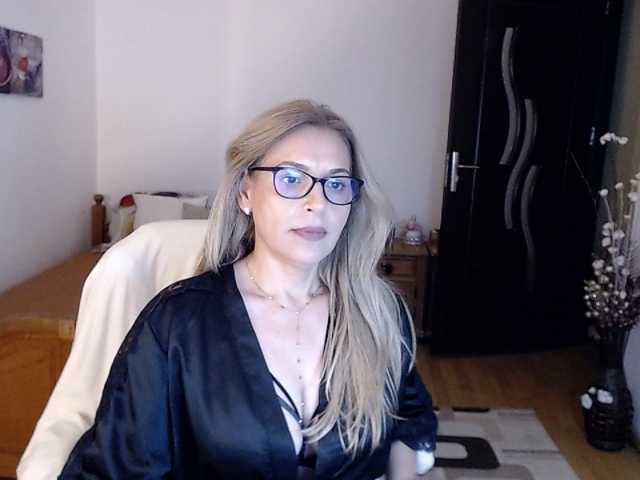 Evamaria2025 live cam on BongaCams