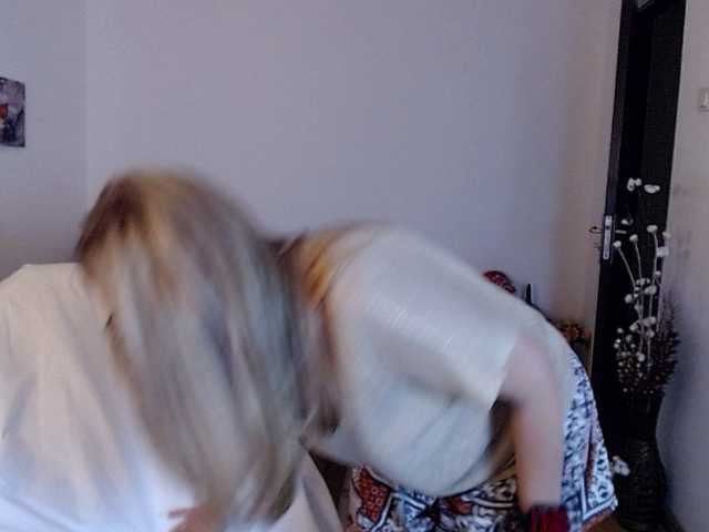 Evamaria2025 live cam on BongaCams
