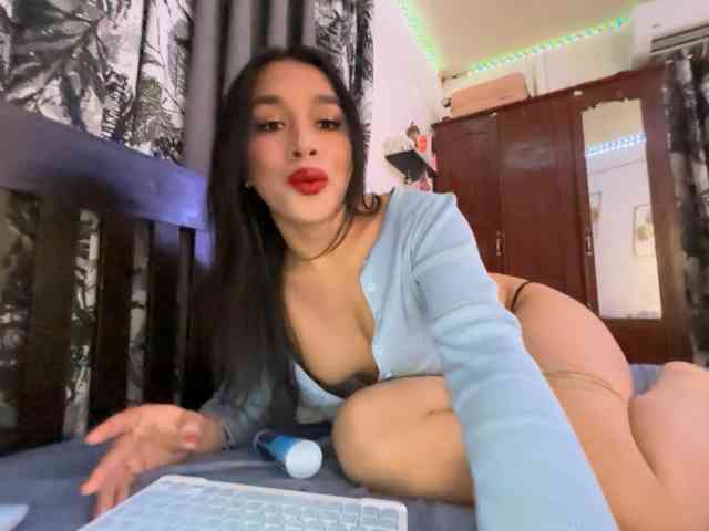 JRosey Live Webcam on BongaCams
