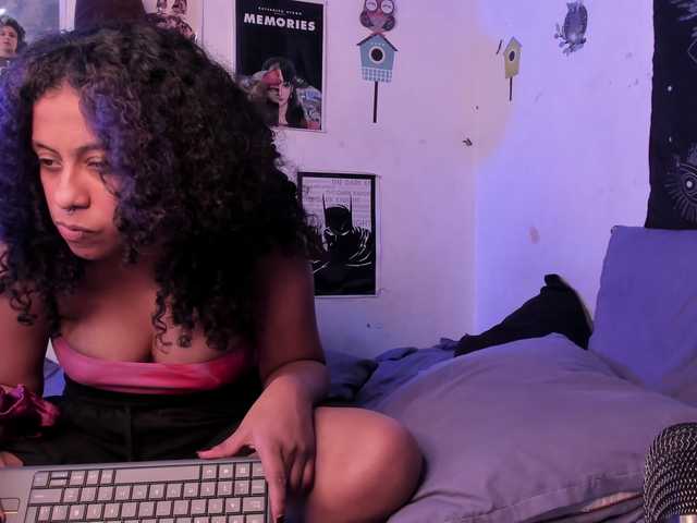 HotHoneyChile's BongaCams show and profile