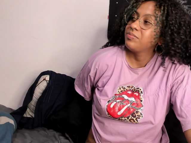 HotHoneyChile live cam on BongaCams