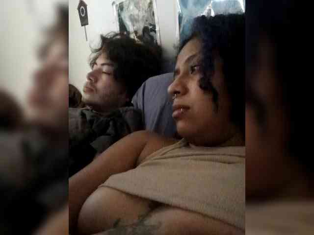 HotHoneyChile webcam