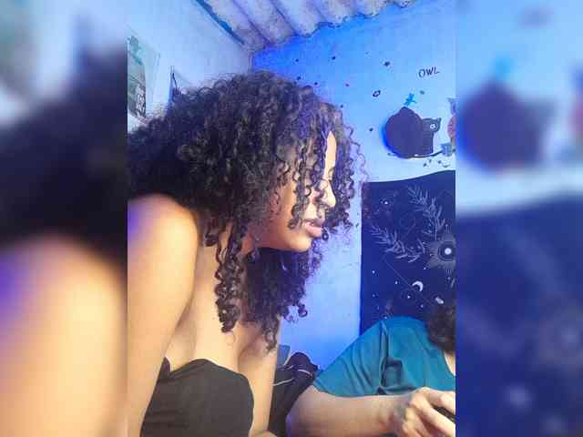 HotHoneyChile webcam