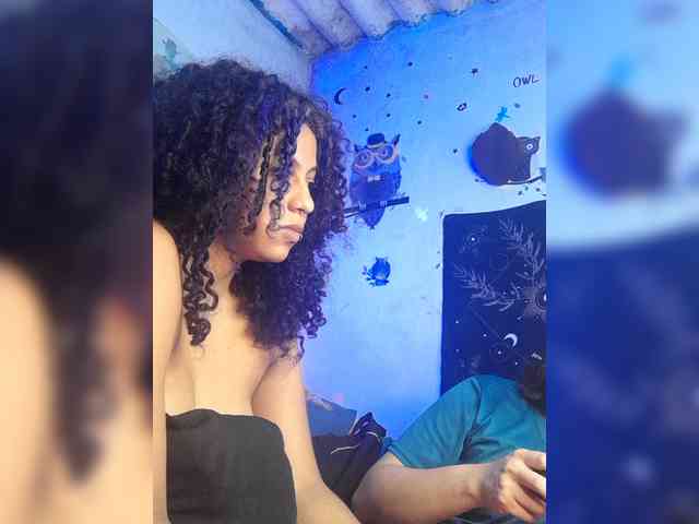 HotHoneyChile webcam