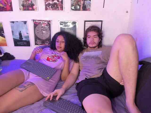 HotHoneyChile webcam