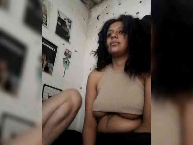 HotHoneyChile webcam